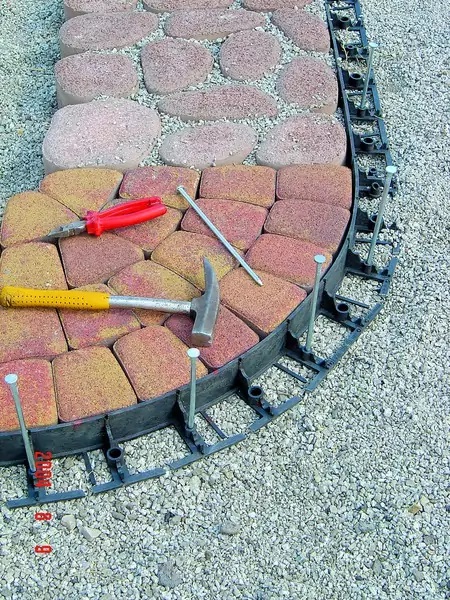 Neviditeľný obrubník 1000x80x78 mm